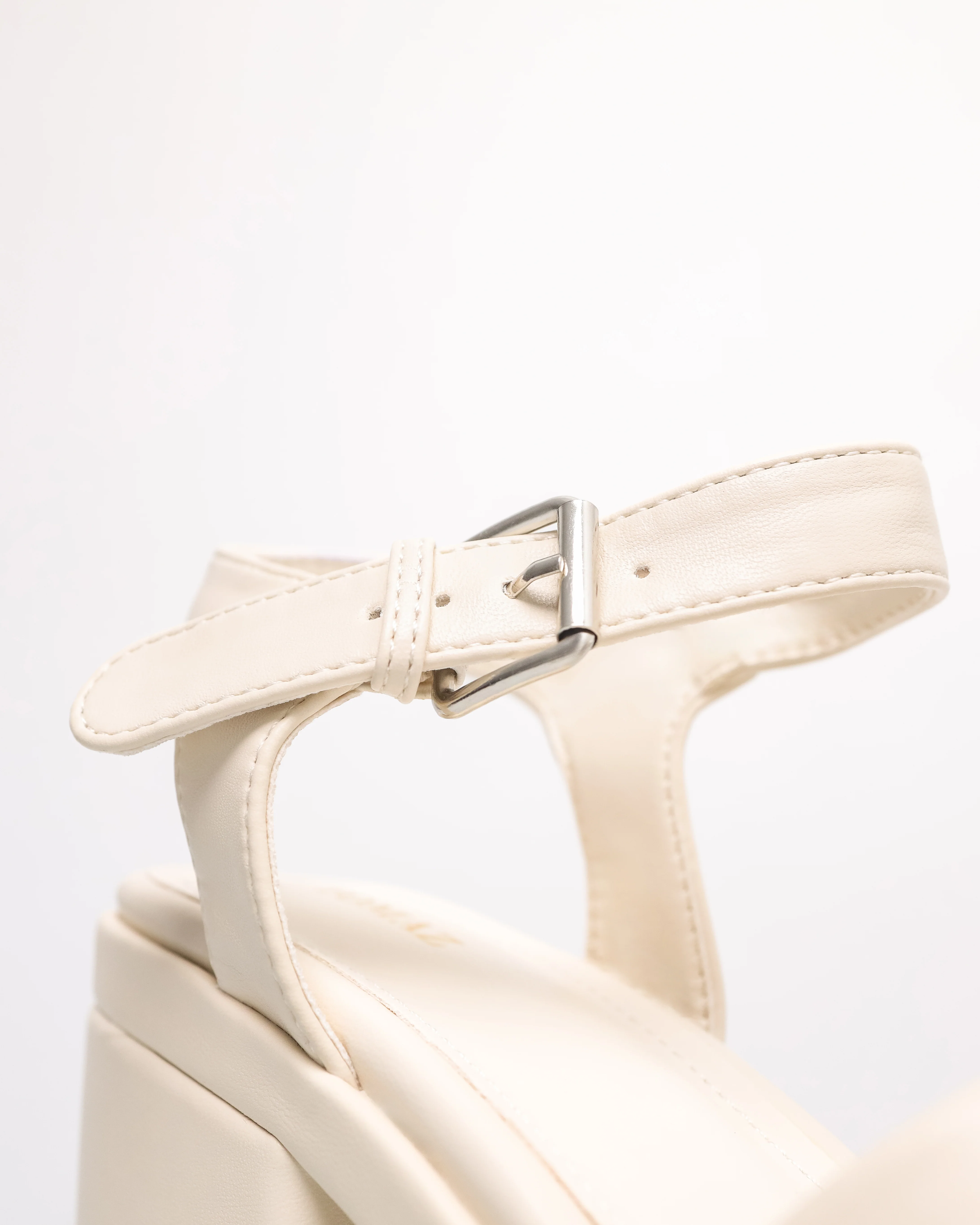 Tomaz FL074 Ladies Slingback Block Heels - Image 4