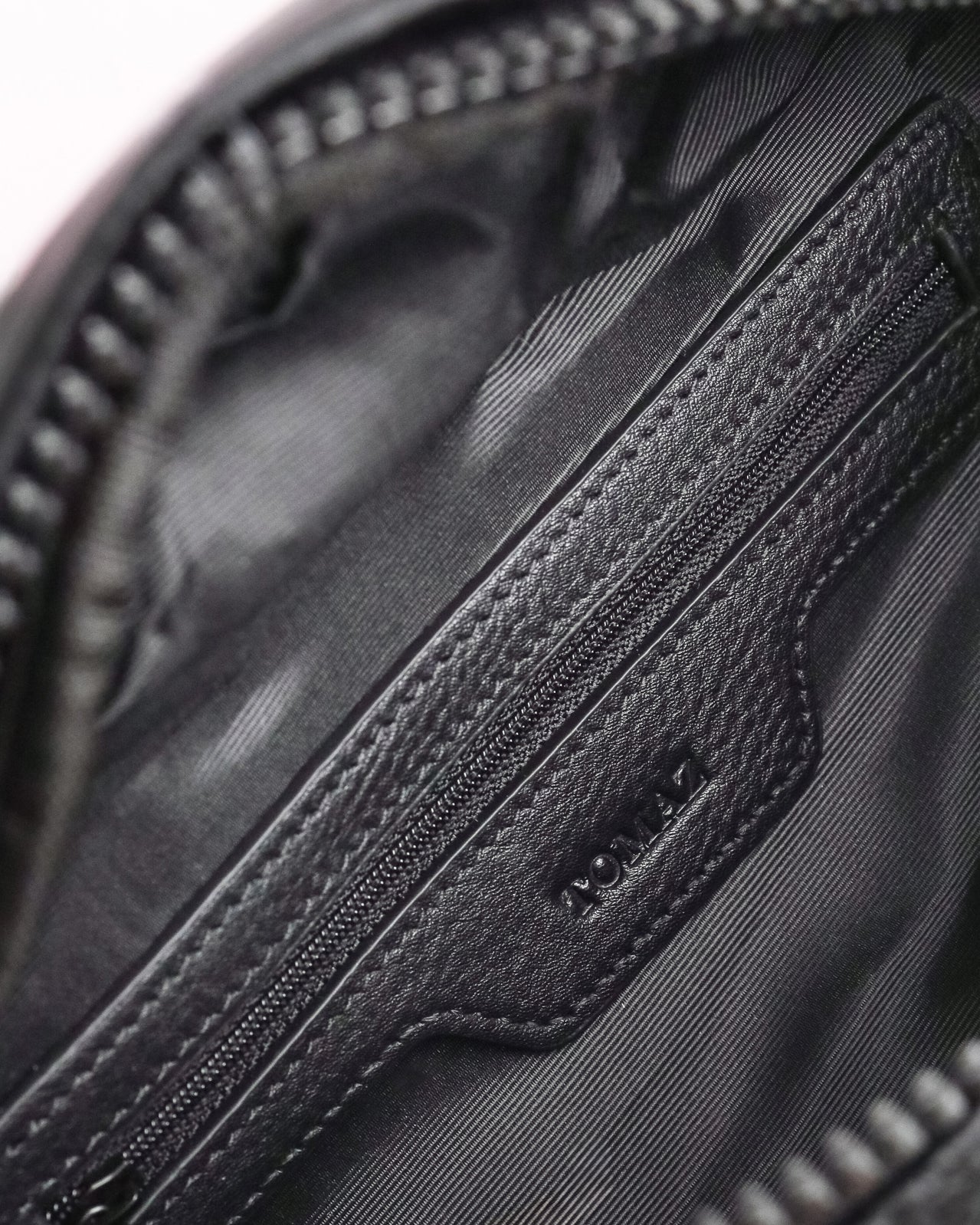 Tomaz NT-TZ398 Men's Sling Bag - Image 4