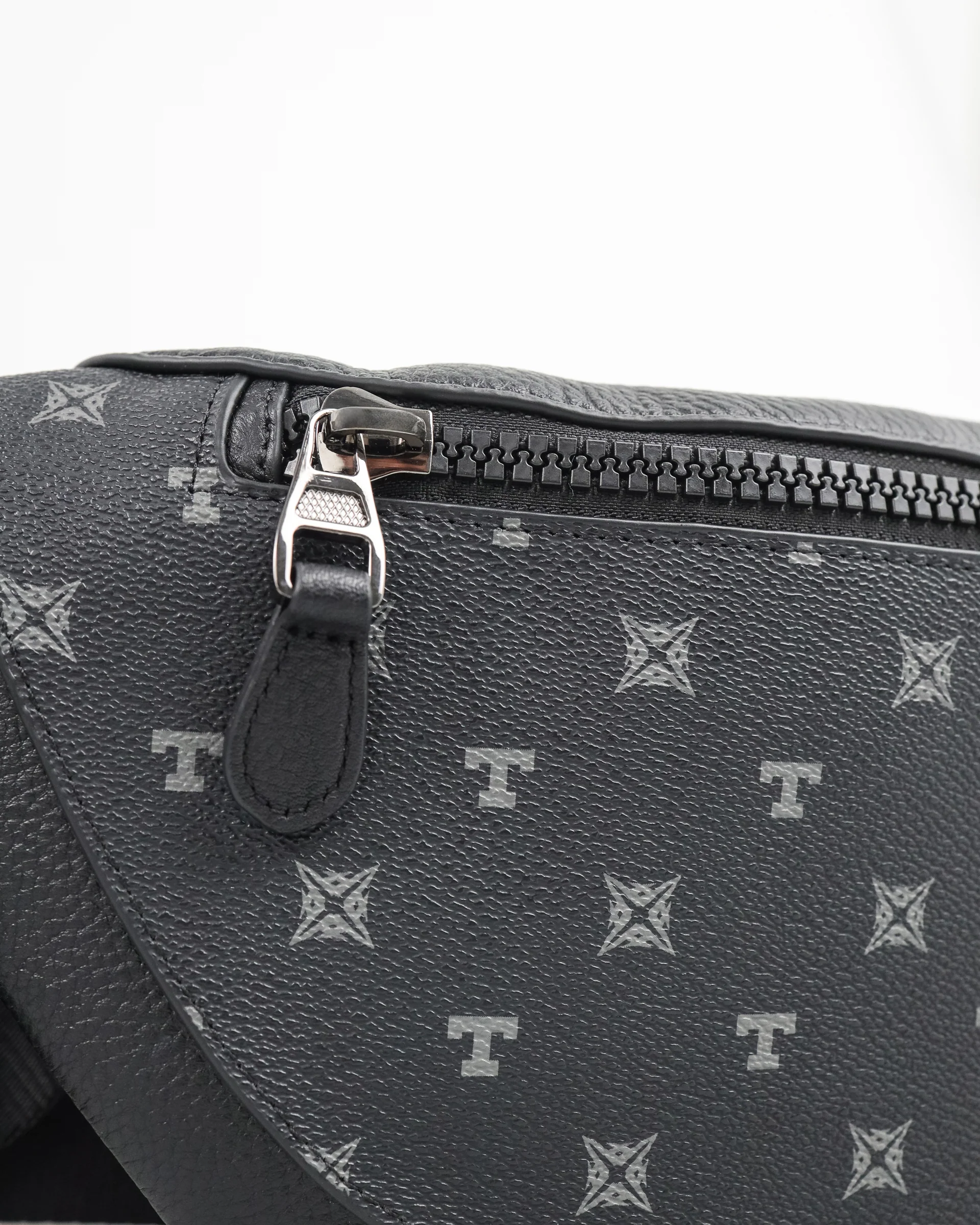 Tomaz NT-TZ402 Monogram Men's Sling Bag - Image 3
