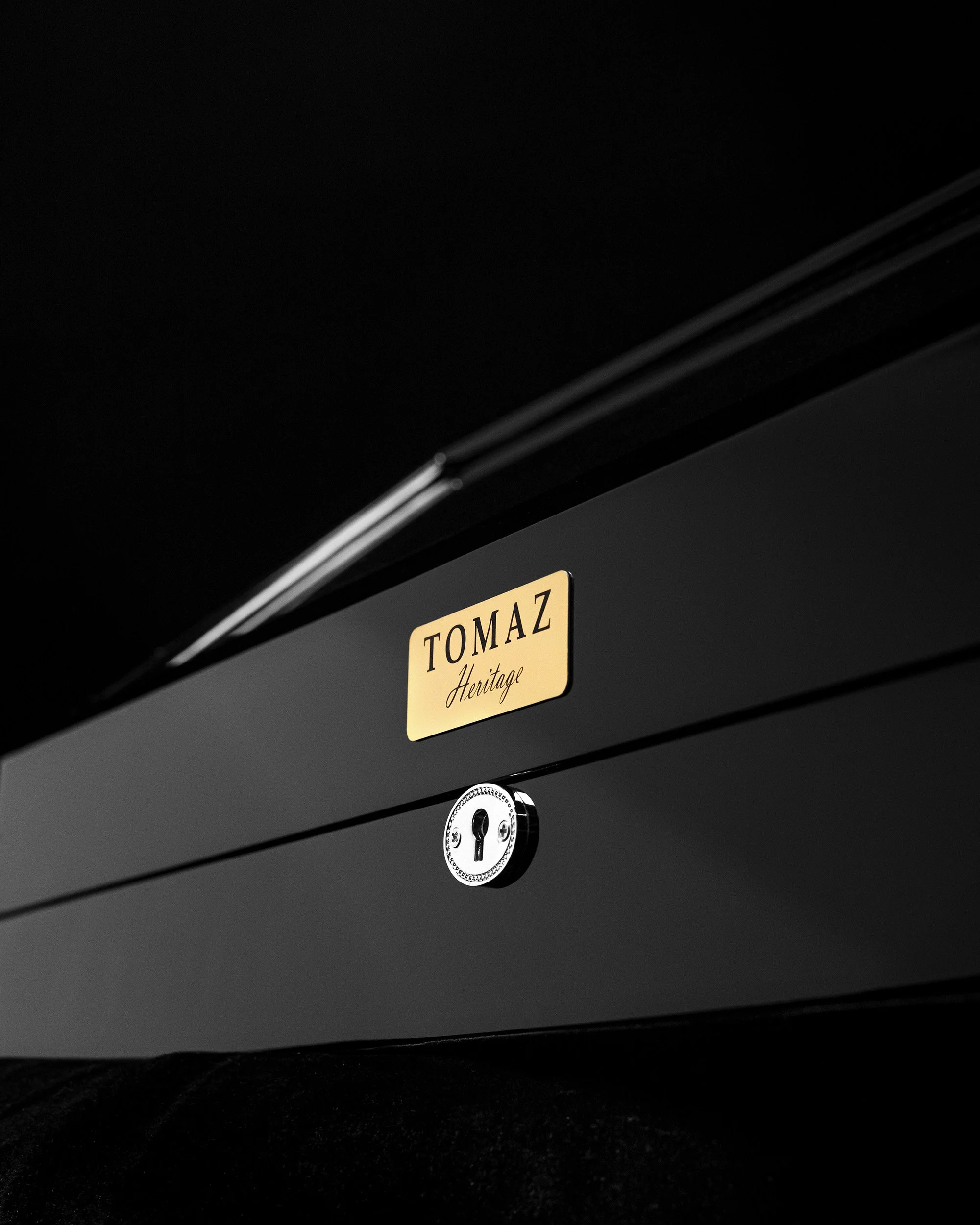 Tomaz TWMD18 Watch Winder 8+6 (Carbon) Black Cushion - Image 6